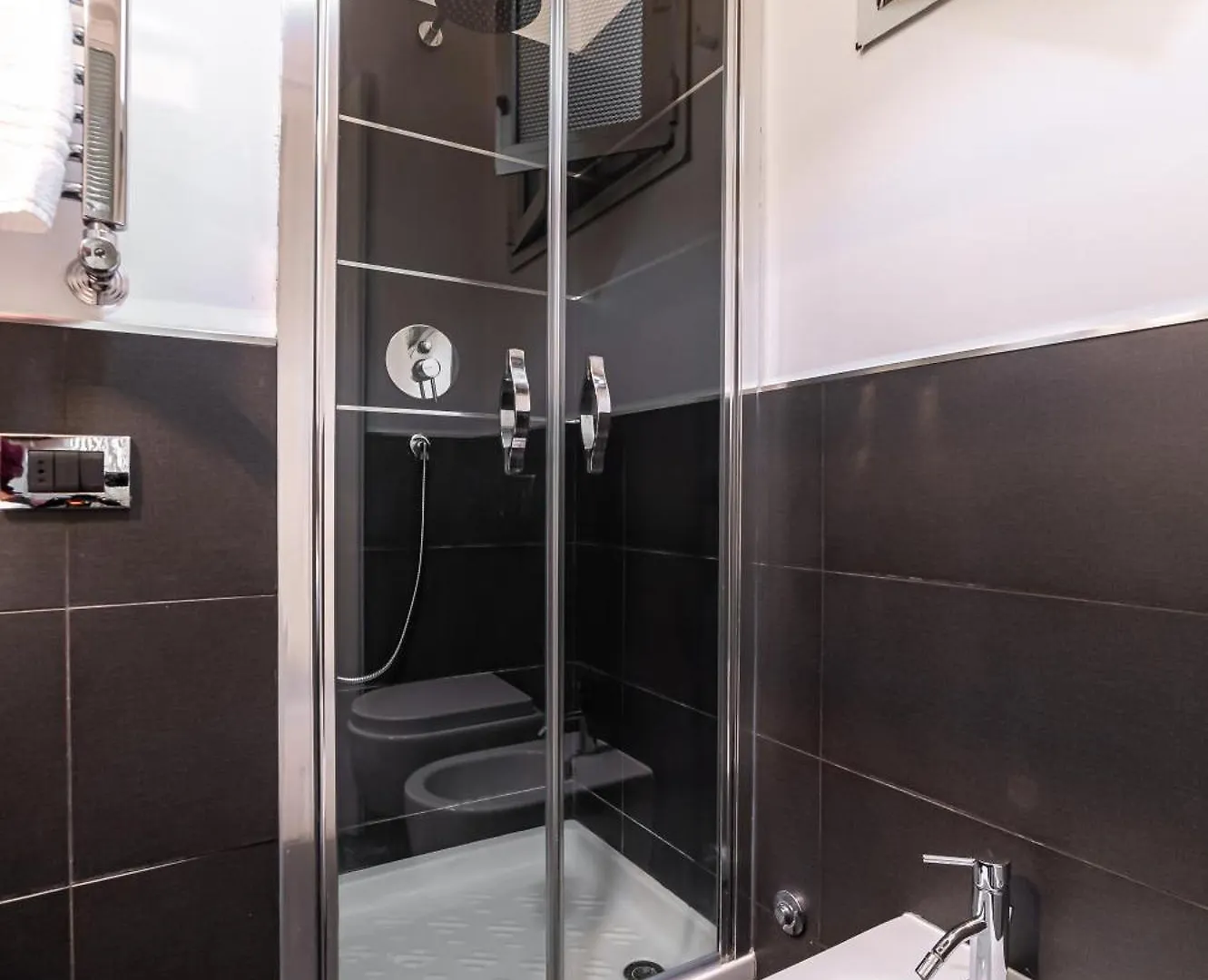 Azzurra B&B - Metro Lodi Roma Affittacamere