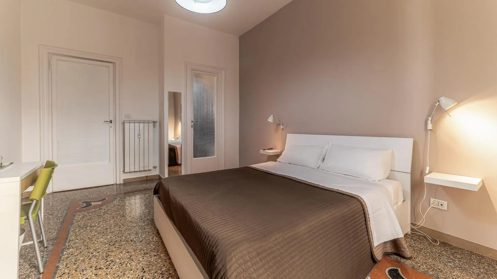 Affittacamere Azzurra B&B - Metro Lodi Roma Italia